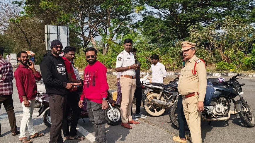 హైవే పై ప్రమాదాల నివారణకు హెల్మెంట్ తప్పని సరి - ట్రాఫిక్ యస్ఐ ఆర్ శ్రీనివాసరావు 