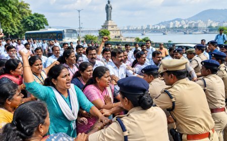 సచివాలయ ఉద్యోగుల ‘చలో విజయవాడ’ ఉద్రిక్తం